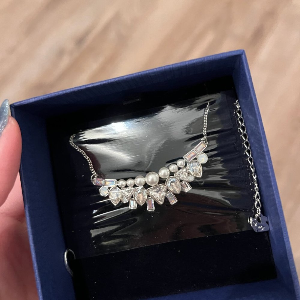 NIB Swarovski Festivity Small Crystal Pearl Necklace 5226203 - Picture 9 of 9